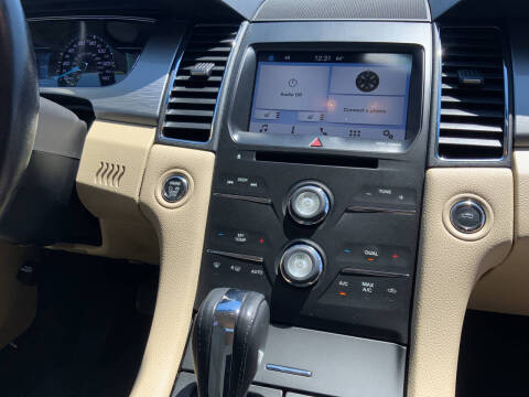 2016 Ford Taurus SEL