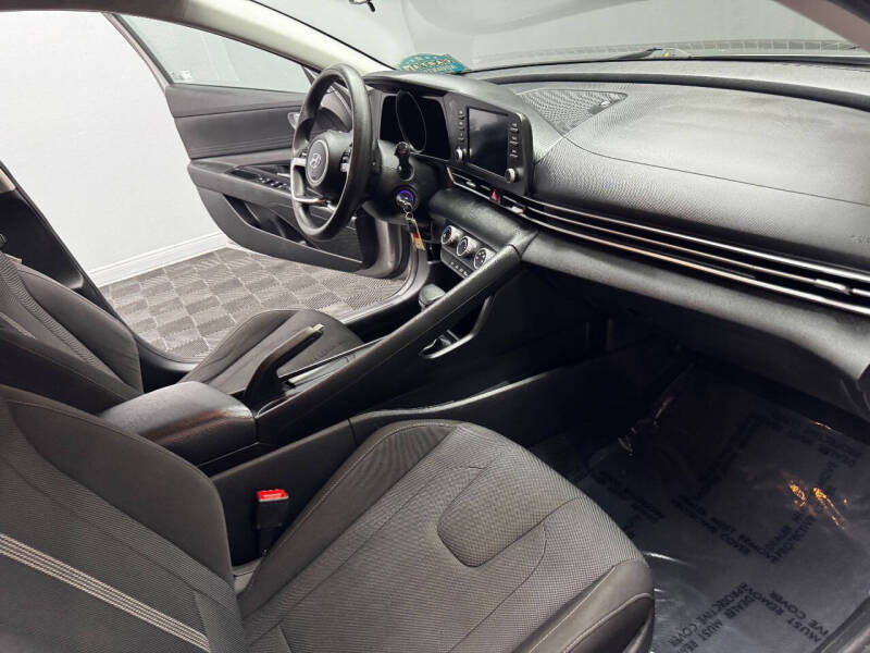 2021 Hyundai Elantra SE