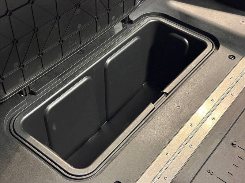 2025 E-Z-GO Express L6