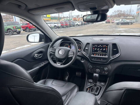2023 Jeep Cherokee Altitude Lux