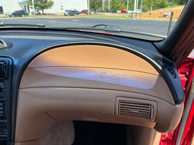 1996 Ford Mustang SVT Cobra 19