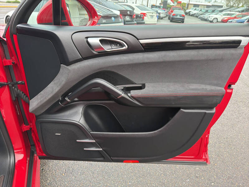 2016 Porsche Cayenne GTS