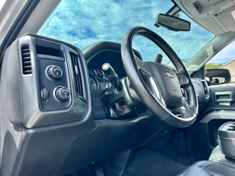2018 CHEVROLET Silverado Pickup - $30,995