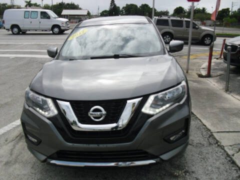 2017 Nissan Rogue for sale at SUPERAUTO AUTO SALES INC in Hialeah FL