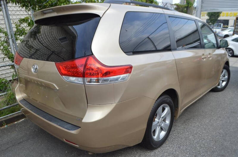 2011 Toyota Sienna