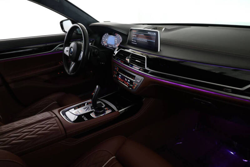 2022 BMW 7 Series M760i xDrive