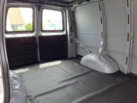 2025 Chevrolet Express 3500