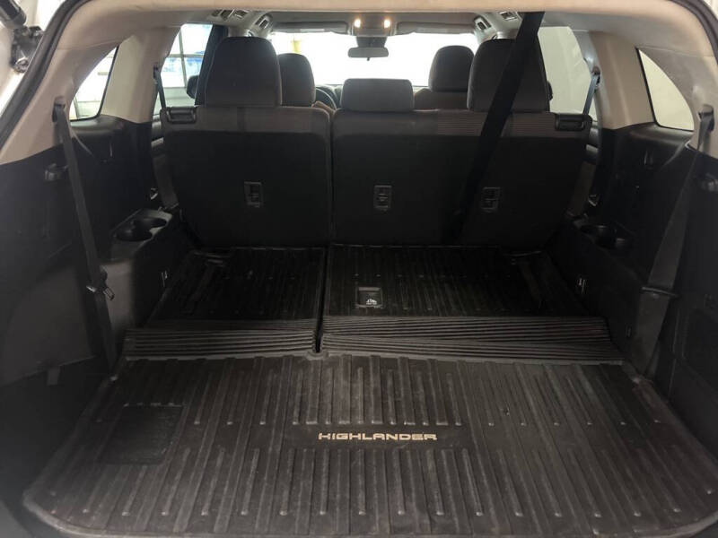 2022 Toyota Highlander LE