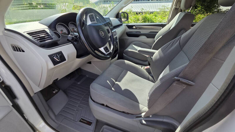 2012 Volkswagen Routan S