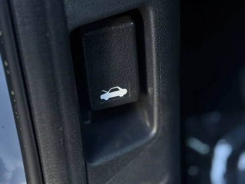 2022 Honda Pilot Touring w/Rear Captain's Chairs