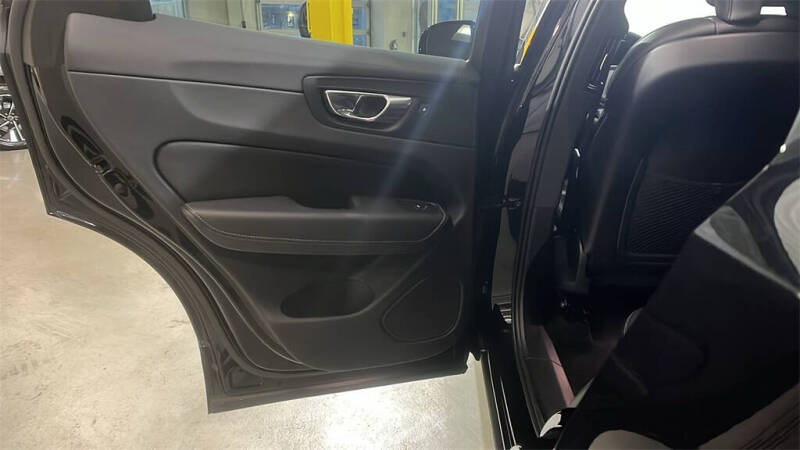 2023 Volvo XC60 B6 Ultimate Bright Theme