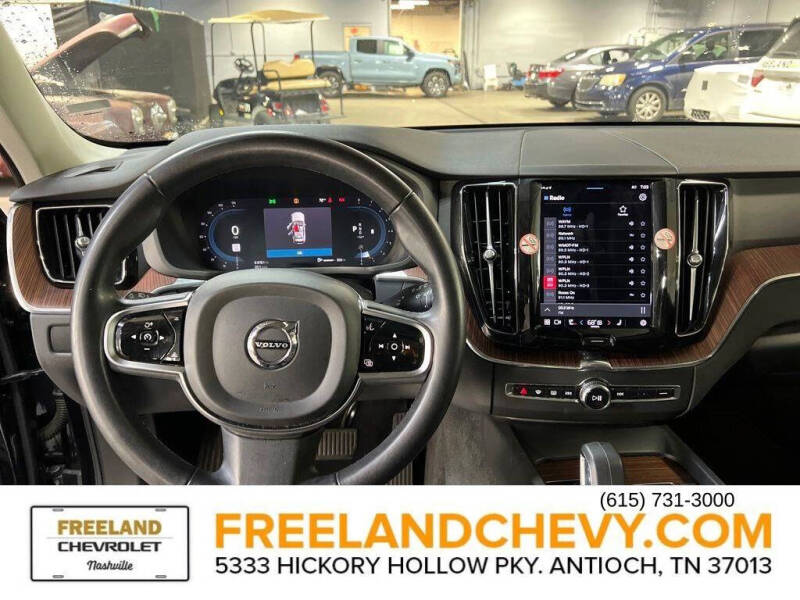 2023 Volvo XC60 B5 Plus Dark Theme