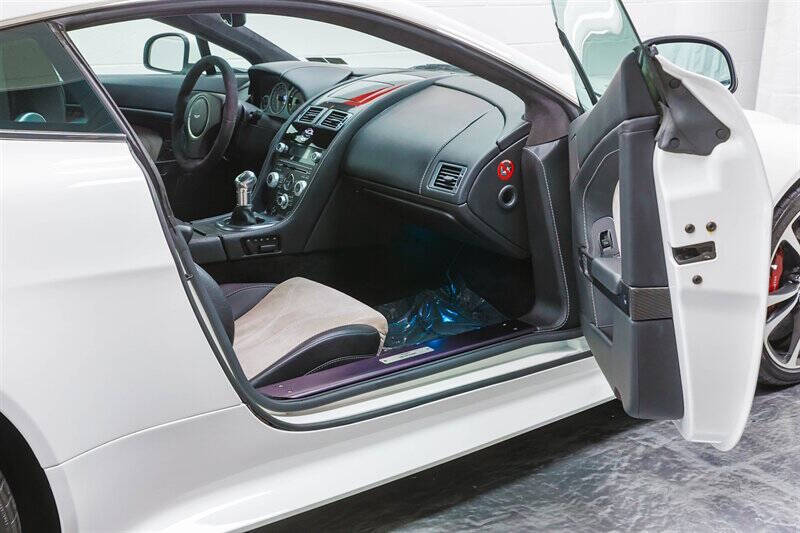 2011 Aston Martin V12 Vantage