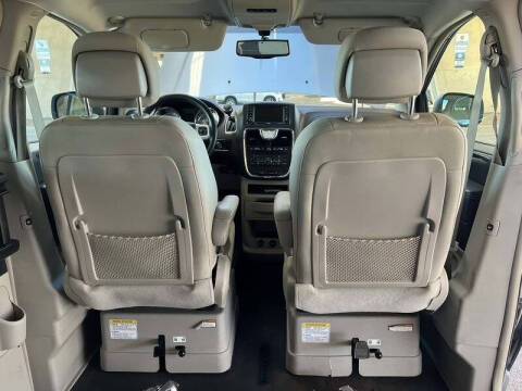 2016 Chrysler Town and Country Touring-L