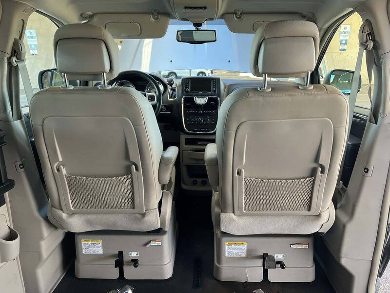 2016 Chrysler Town and Country Touring-L