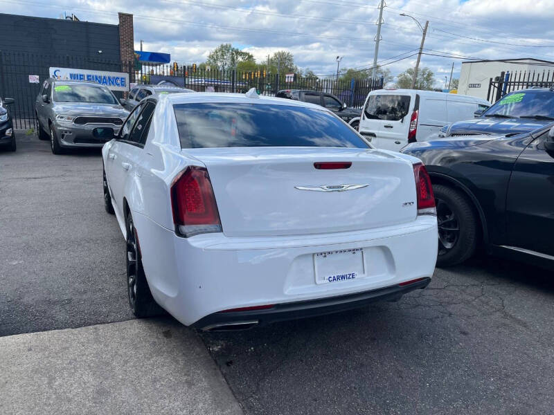 2019 Chrysler 300 Touring