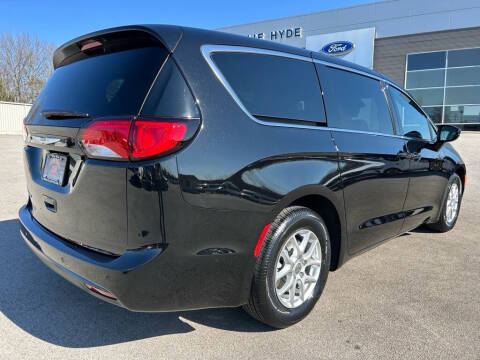 2025 Chrysler Voyager LX