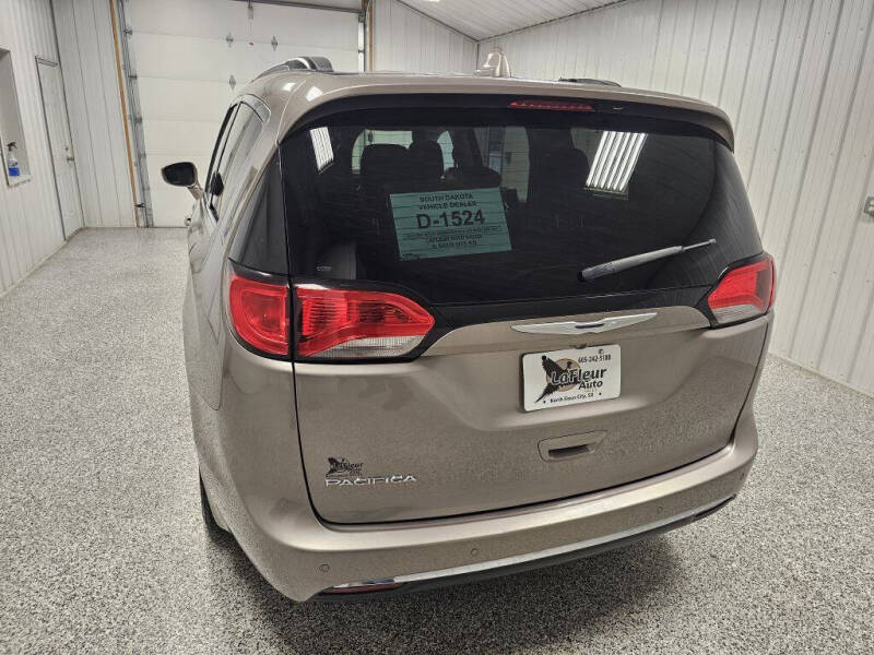 2017 Chrysler Pacifica Touring-L