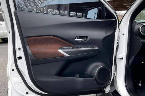 2021 Nissan Kicks SR