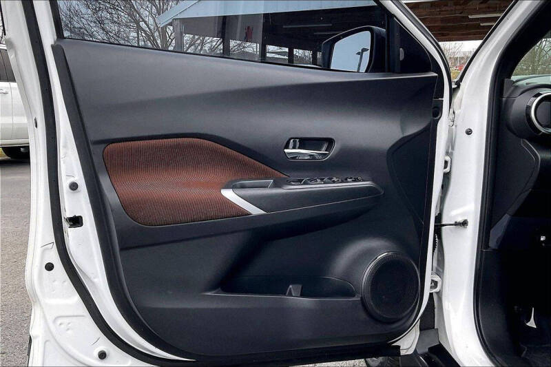 2021 Nissan Kicks SR