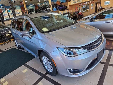 2017 Chrysler Pacifica Touring Plus