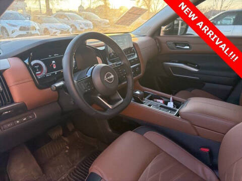 2025 Nissan Pathfinder Platinum