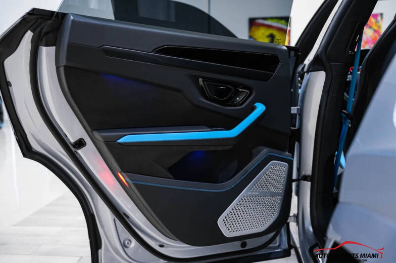 2025 Lamborghini Urus SE