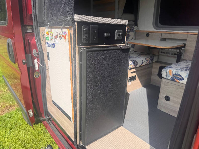 2022 Winnebago Solis