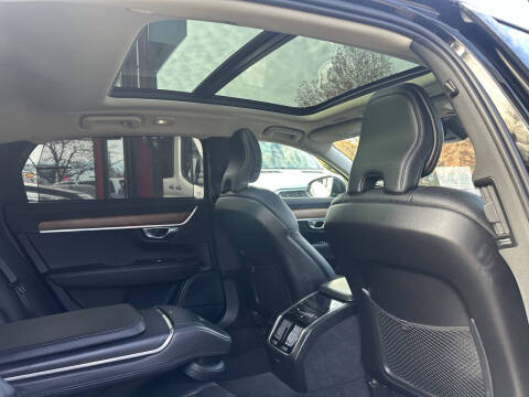 2022 Volvo S90 B6 Momentum