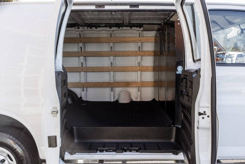 2023 GMC Savana 2500