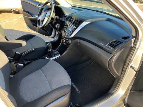 2012 Hyundai Accent GS