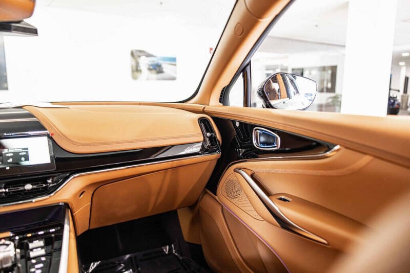 2026 Aston Martin DBX 707