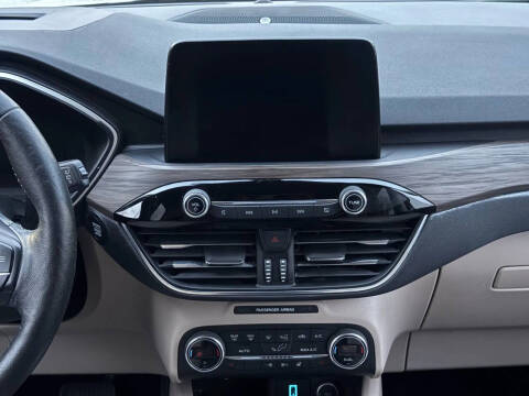 2020 Ford Escape Hybrid Titanium