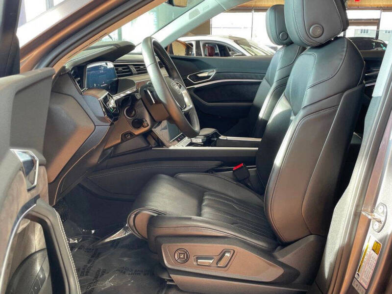 2019 Audi e-tron quattro Prestige