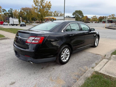 2013 Ford Taurus SE