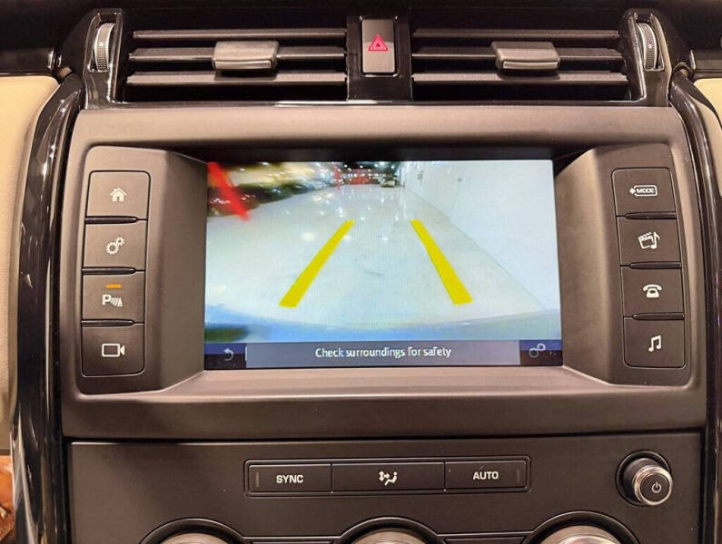 2017 Land Rover Discovery SE