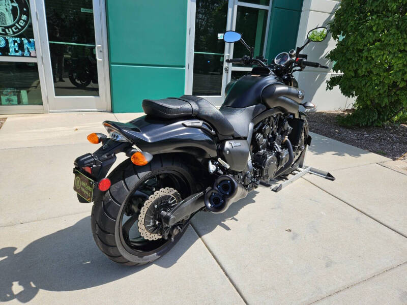 2019 Yamaha VMAX Matte Raven Black