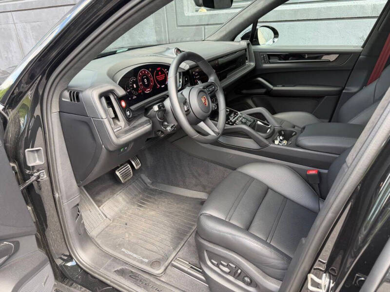2025 Porsche Cayenne GTS