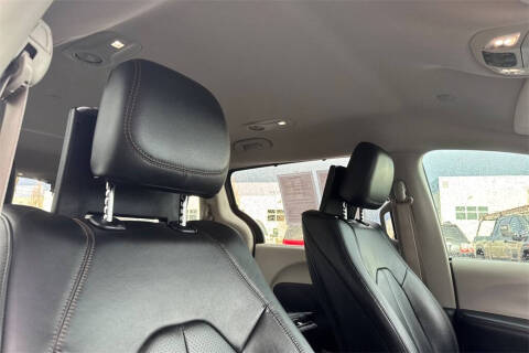 2017 Chrysler Pacifica Touring-L Plus