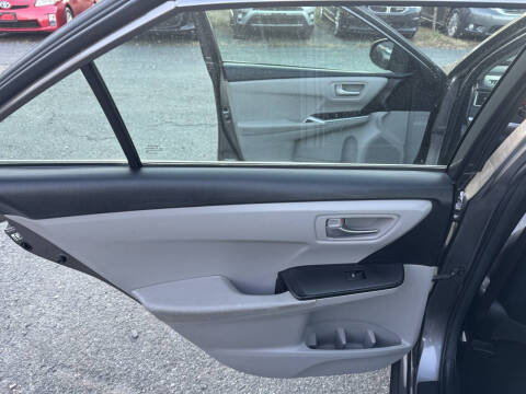 2017 Toyota Camry LE