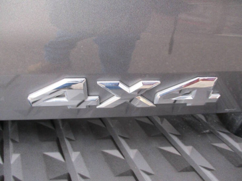 2023 Nissan Titan SV