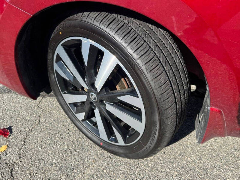 2021 Nissan Versa SR