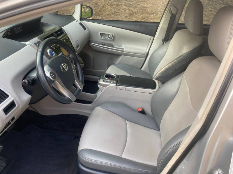 2015 Toyota Prius v Five