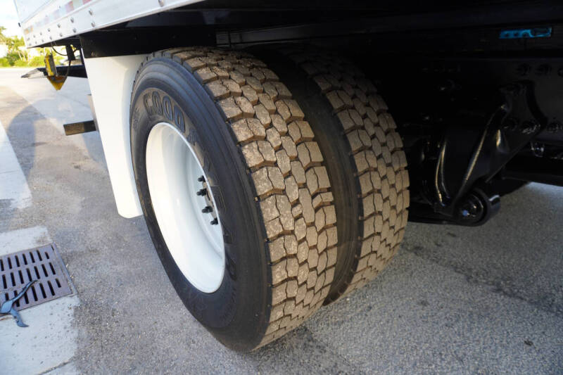 2018 Freightliner M2 106