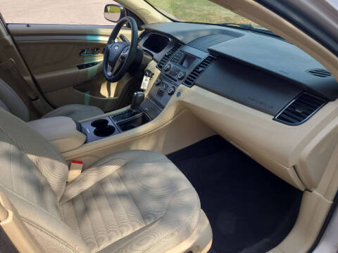 2018 Ford Taurus SE