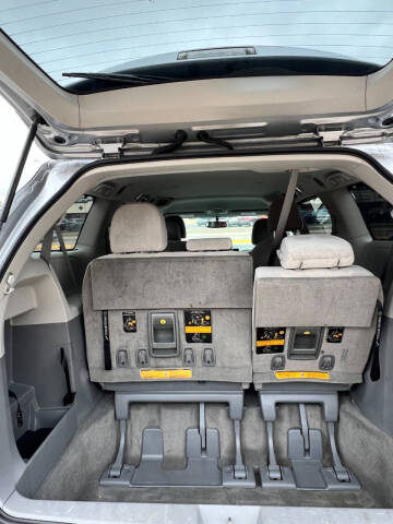 2013 Toyota Sienna LE 8-Passenger