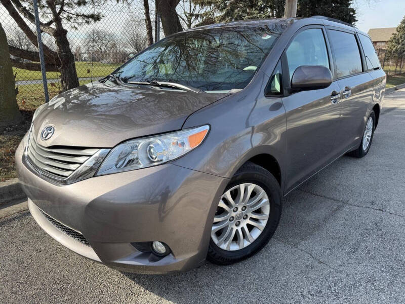 Toyota Sienna's photo