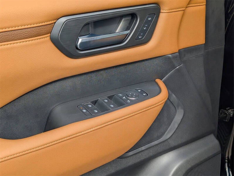 2025 Nissan Armada SL