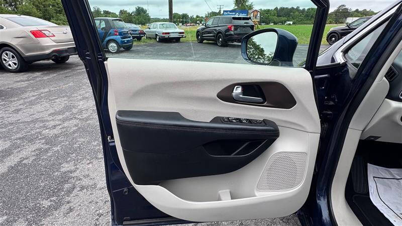 2017 Chrysler Pacifica Touring-L Plus