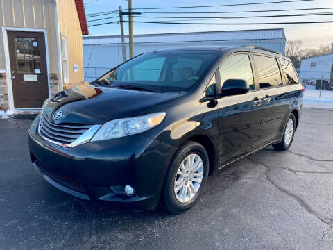 2013 Toyota Sienna for sale at Mohr's Motors LLC in Spencer IN